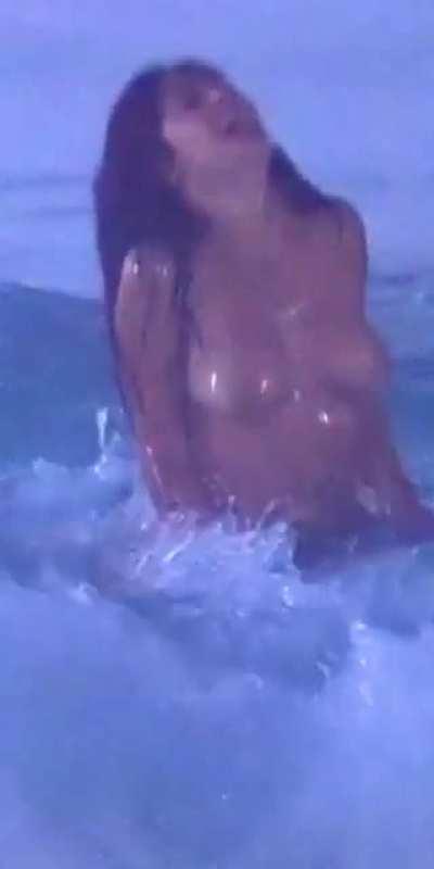 Salma Hayek - Ask the Dust (Brightened Slo-Mo)