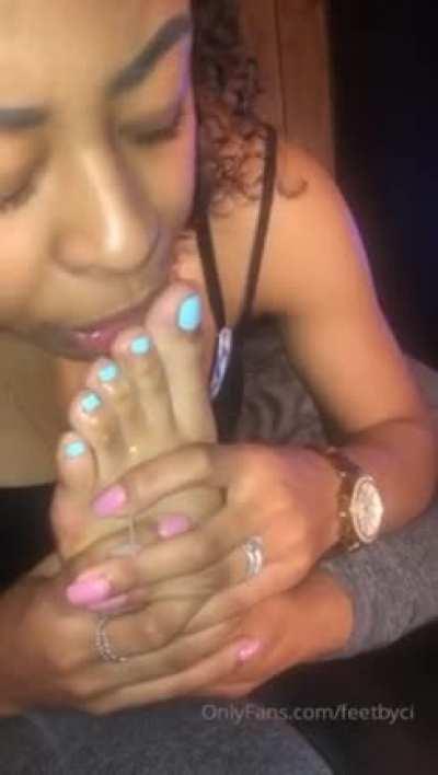 Reclusive @feetbyci’s self worship is 🥵🥵