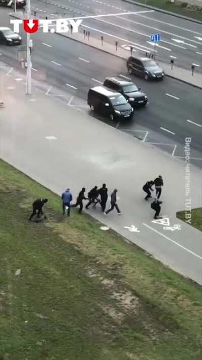 That's how undercover police in Belarus kidnap peaceful protestors on streets of Minsk today. Belarusian people protesting against Lukashenko dictatorship and terror.