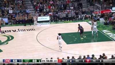 [Highlight] Giannis tells Jordan Nwora to stop stealing his rebounds