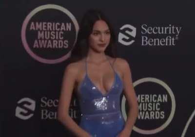 Olivia Rodrigo's so fucking hot and poundable and those boobs look so good