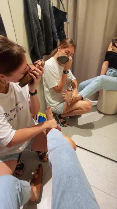 Sliding her birks off. Couldn’t help myself. (FF)