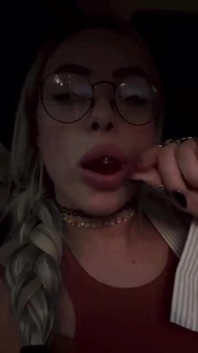 Liv eating some popping jellies candy 🍬