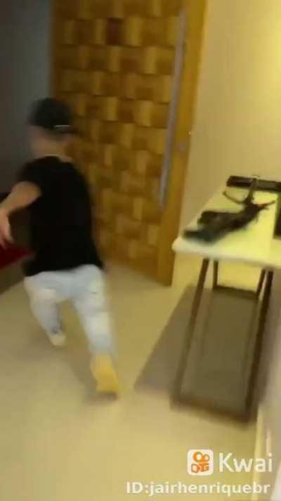 Pega o anão caralho