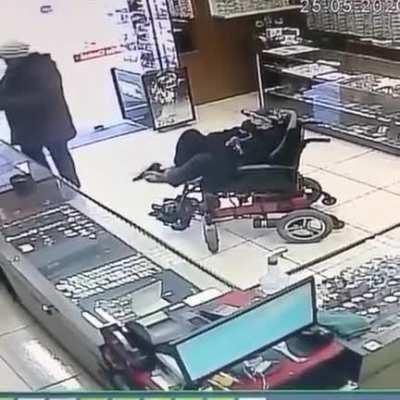 Man with no arms commits armed robbery -
