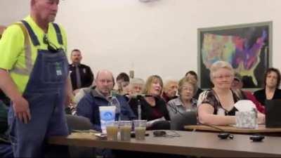 Nebraska farmer asks pro fracking committee to drink water from a fracking zone, and they can’t answer the question