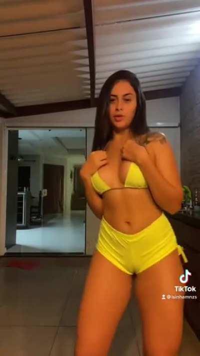 ISA MENEZES TA MORDENDO !!!