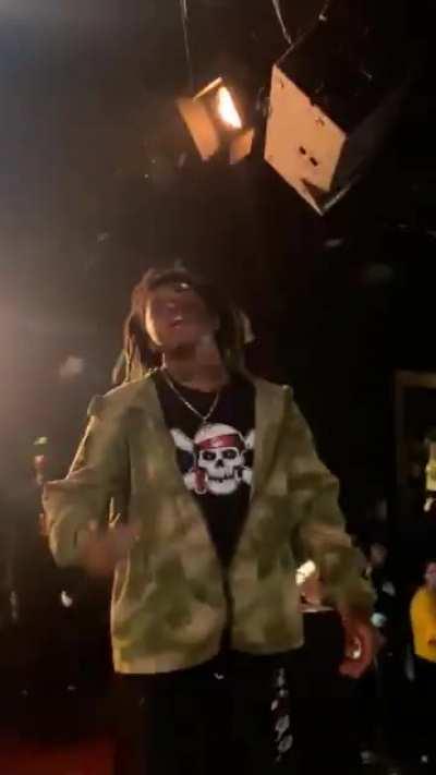 Zilla don’t wear shoes