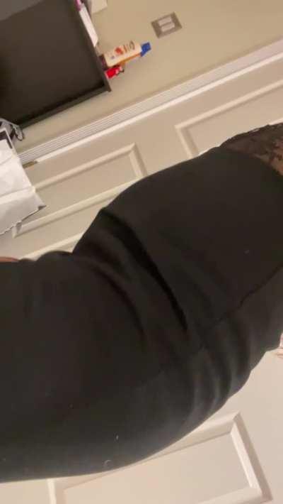 Mommy is ready for a hot date night ending with a good fuck.