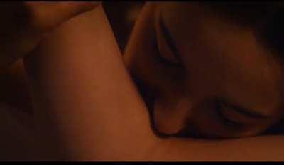 Hailee and Ella Hunt in bed.