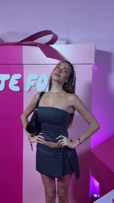 Tiktok Via WhiteFoxBoutique. [October 2023]