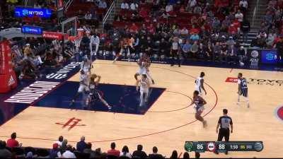 [Highlight] Alperen Sengun with a post move overload on Bobby Portis