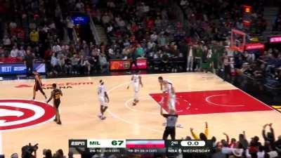 [Highlight] Bogdanovic buzzer beater at the half