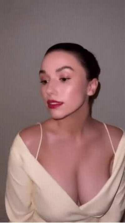 love Grace Fulton and her jugs