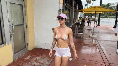 You can see right through my bikini top 😆