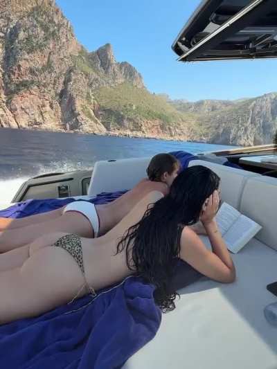 Dua in Bikini is fire 🔥🔥😍😍