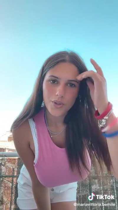 Busty Italian Beauty @mariavittoria.bernile