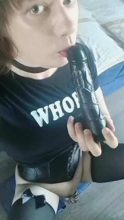 I train my throat for big cocks😳👌 Do you think I can be good blowjob slut this summer?🥺🤳 You OnlyFans subscription motivate me to make blowjob vids and share it to the web🤤