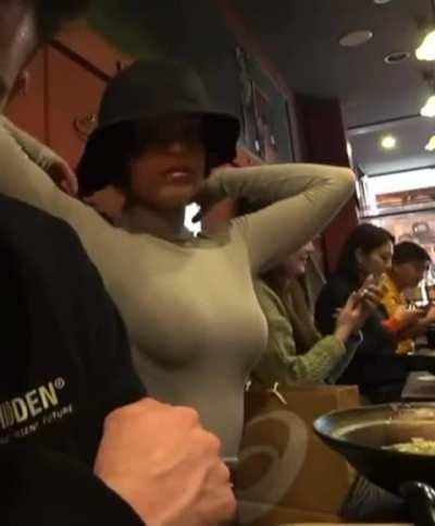 Rae’s best feature 🤤