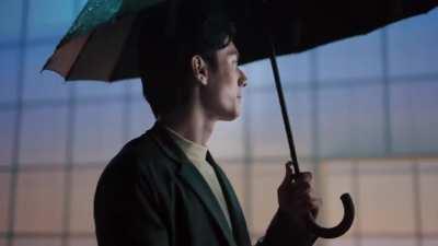 Catch up on notifications or see your stunning selfies in real-time with the handy cover screen on #HUAWEIP50Pocket.