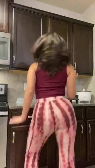 Here's another amazing video of this 🍑🍑🍑 jiggling 🤤🤤🤤