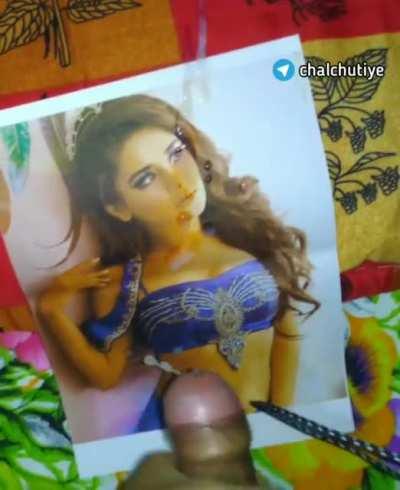 Avneet Kaur painted!