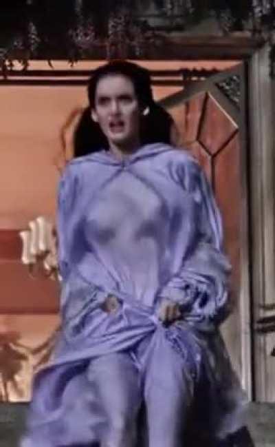 Winona Ryder jiggling in Dracula (1992)