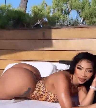 Somebody got her tape👀