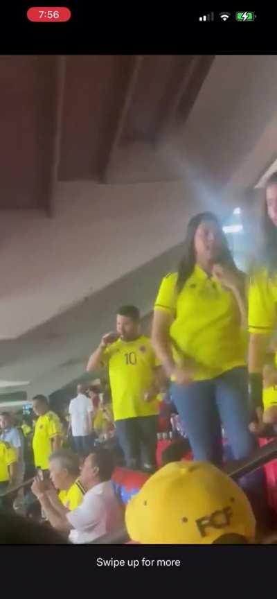 Todo el estadio gritando 