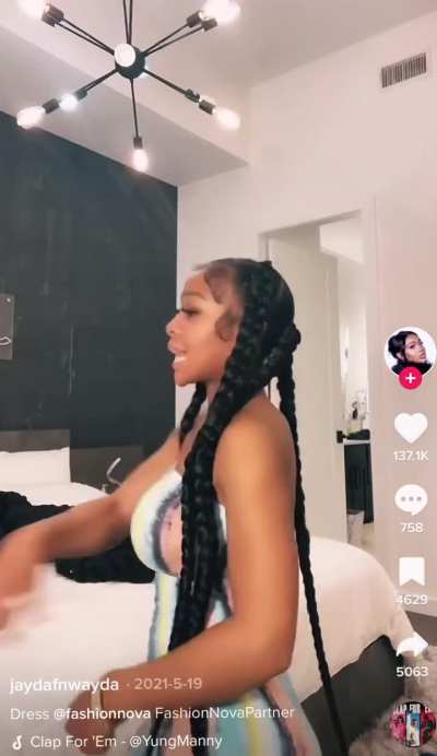 Jayda ass in that dress 😩💦