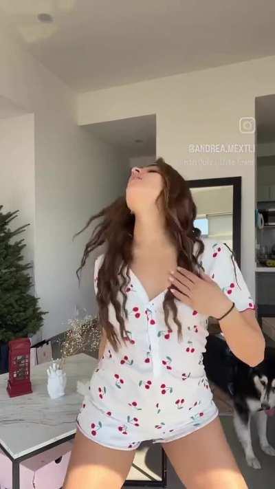 anda pidiendo verga la zorrita 