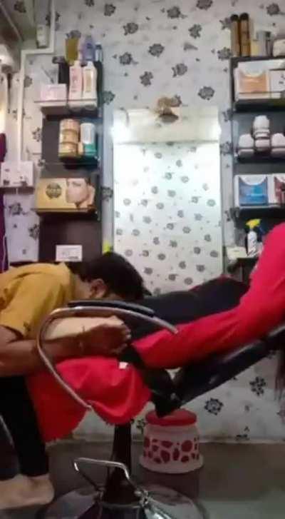 SALOON WALI KO HI PATAK K PEL DIYA🔥