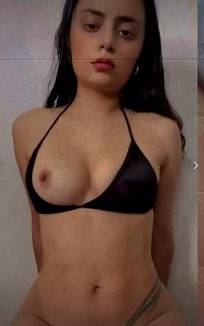 💦 I love to grind my pussy and showing off my titts