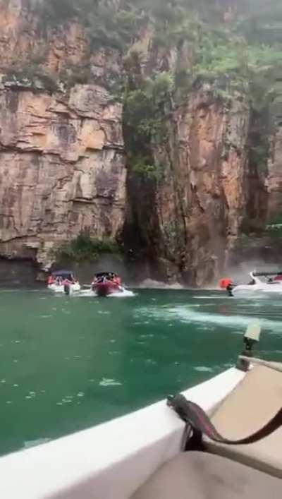 Cliff collapses during mountain boat tour in China