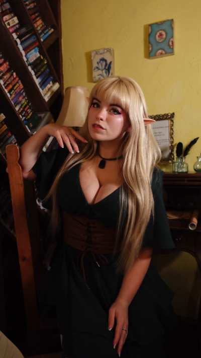 Elf costume could still make u horny