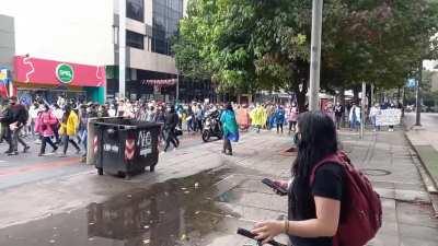 Quiero felicitar a todos los colombianos y estudiantes que salimos ayer 5 de Mayo 2021 a marchar contra la corrupción desde la 134 / 9na hasta autopista.. Fuimos ejemplo aunque había al final gente incitando a violencia y los detuvimos. Felicitaciones col