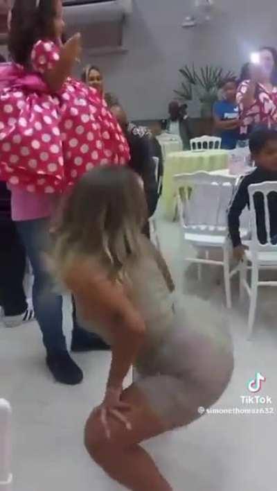 Is that the little girls birthday party lmao?