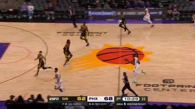 [Highlight] KD stays red hot from 3PT as he pulls up into his favorite spot ala 2017 NBA Finals