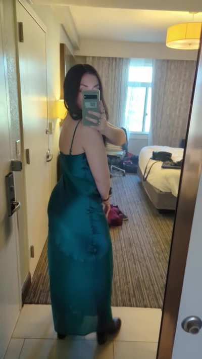 I could be your gal. I describe myself as confident, witty, sweet+sassy. Counterculture mindset. Grad degree. Long/short term GFE available.