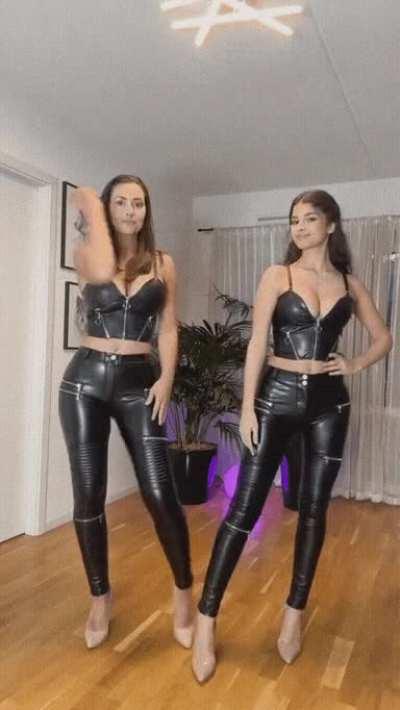 Aunt Or Niece?🖤✨