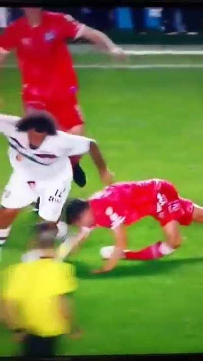 Terrible lesión de Luciano Sánchez 🤕