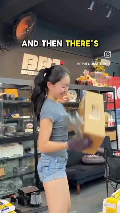 It doesn't seem like she's promoting the shop but her thick THIGHS n 🍑🍑