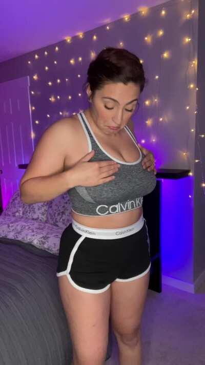 Bounce and get the hot boobies🔥🥵so hawwty