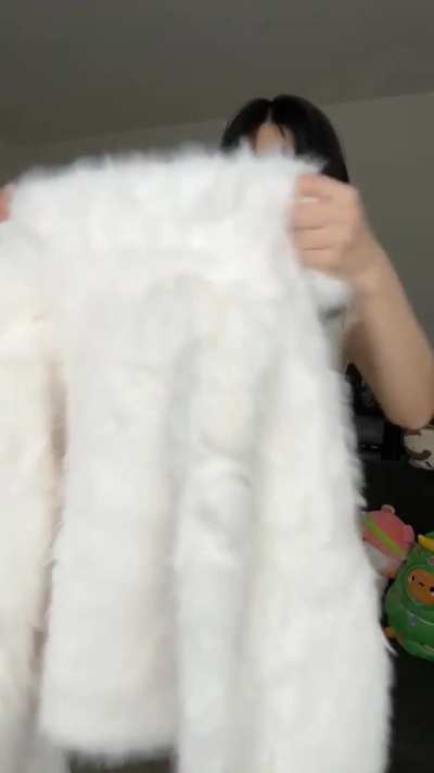 vkimm Looks Amazing Wearing Skirts She Should Wear More Skirts On Her Streams But I Understand Why She Can't Plus vkimm Has A Amazing Tummy 😊