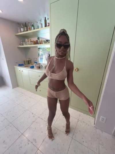 She starting to show more‼️‼️