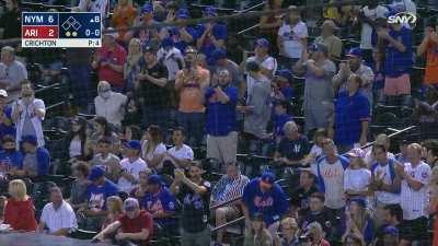 [Highlight] NYM@ARI: Kevin Pillar gets a standing ovation from the Chase Field crowd on his first at-bat since getting hit in the face, hits a single afterwards