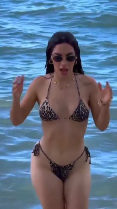 Admiren a Kim en cámara lenta🤤🔥