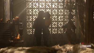 Retro Scenes: Eliza Taylor & Alycia Debham-Carey - 