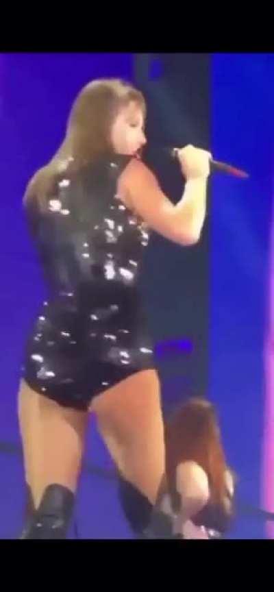 do any of y’all want her to sit on your face too? or is it just me?