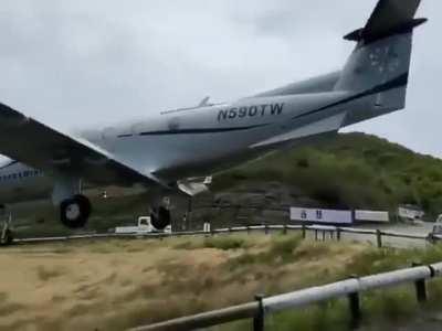 Caribbean (St. Barthelemy) low landing